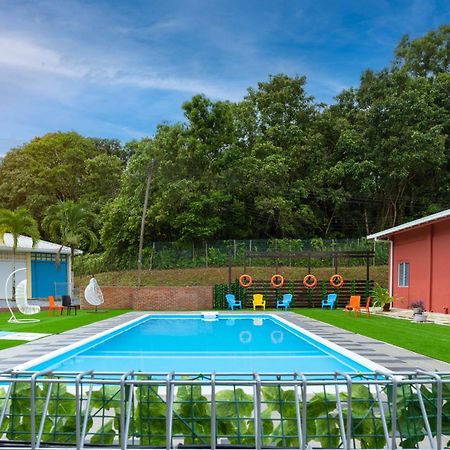 ホテル Putra Sentosa Retreat Camp, Sematan エクステリア 写真