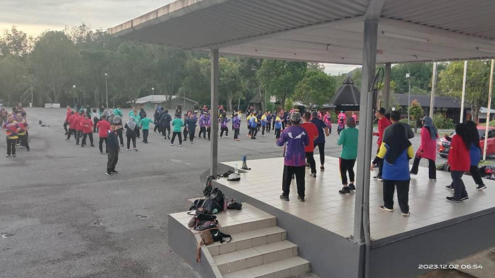 ホテル Putra Sentosa Retreat Camp, Sematan エクステリア 写真
