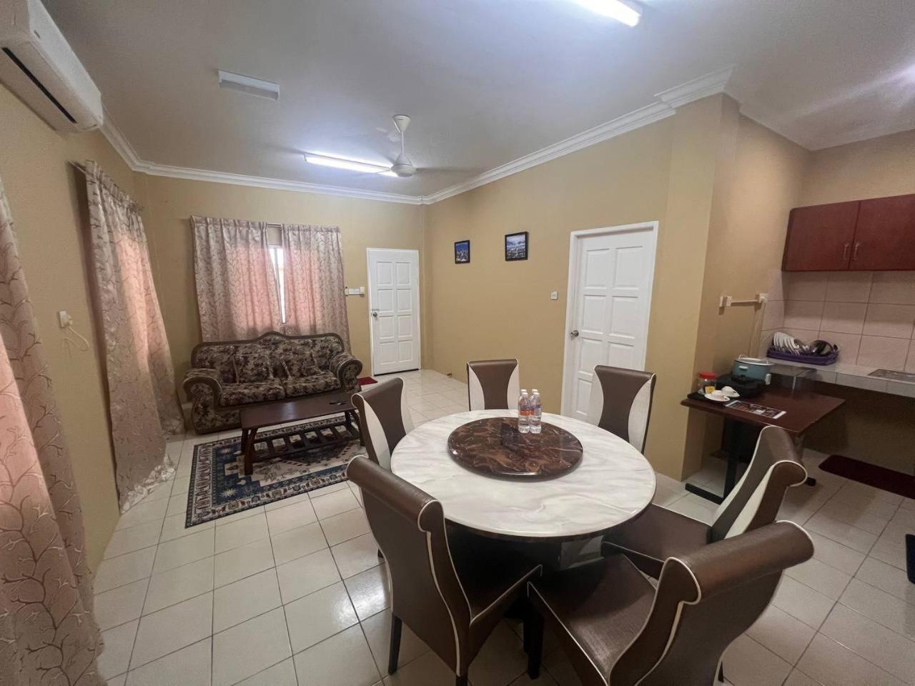 ホテル Putra Sentosa Retreat Camp, Sematan 部屋 写真
