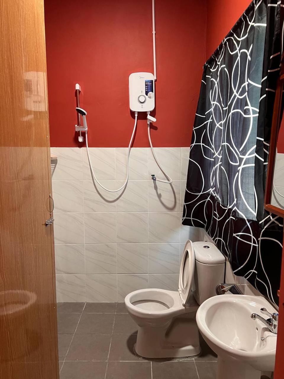 ホテル Putra Sentosa Retreat Camp, Sematan 部屋 写真