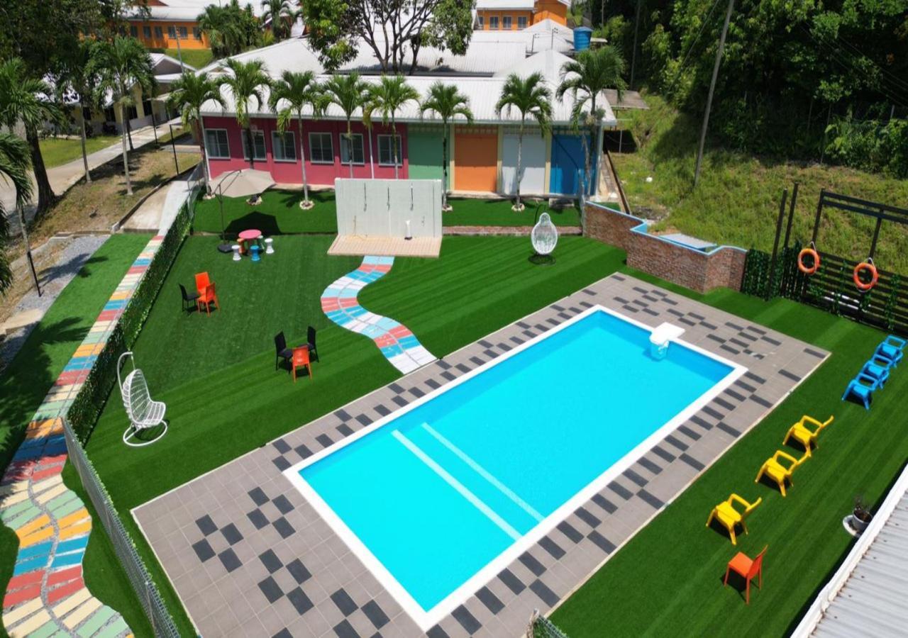 ホテル Putra Sentosa Retreat Camp, Sematan エクステリア 写真