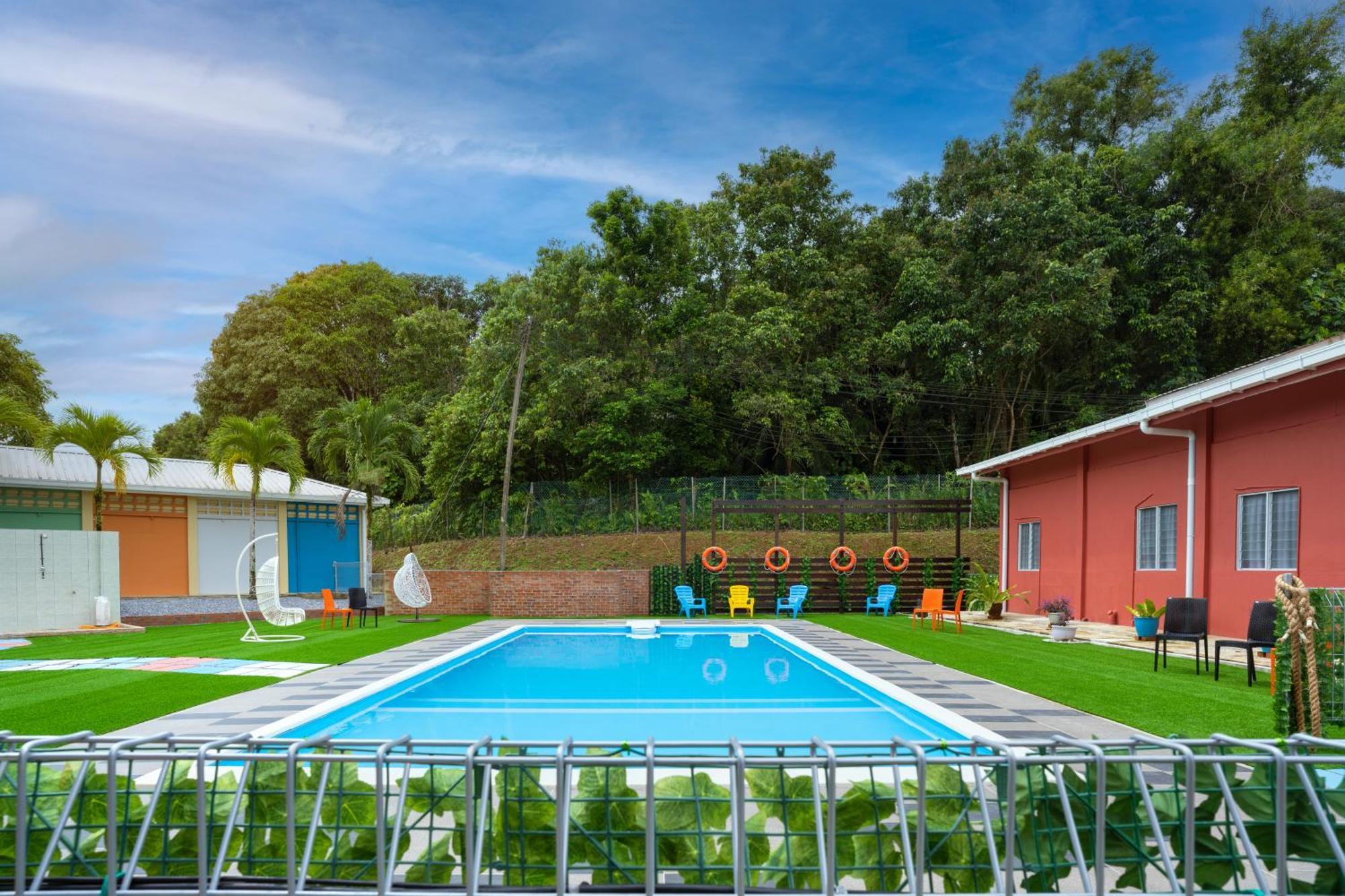 ホテル Putra Sentosa Retreat Camp, Sematan エクステリア 写真